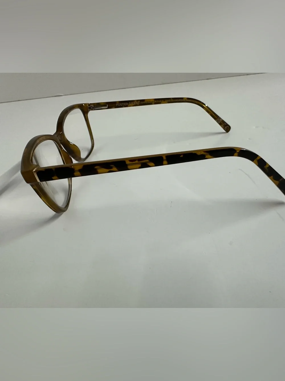 Foster Grant Brown Tortoise Shell Readers with Case & Cloth